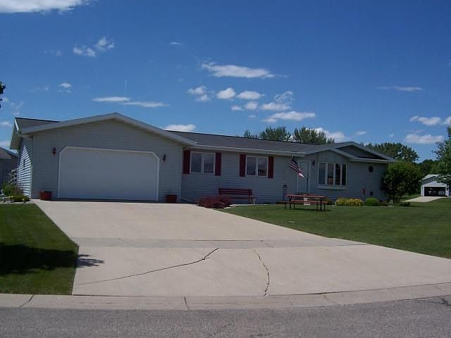 1st image of 107 E Oriole Dr