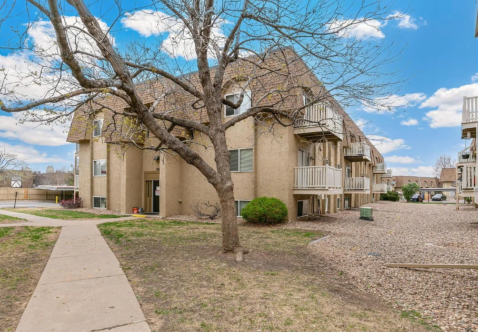 2 bed, 1.5 bath, 967 sqft, $1,625 — Photo 4