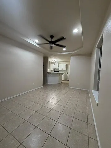 3 bed, 1001 sqft, $950 — Photo 2
