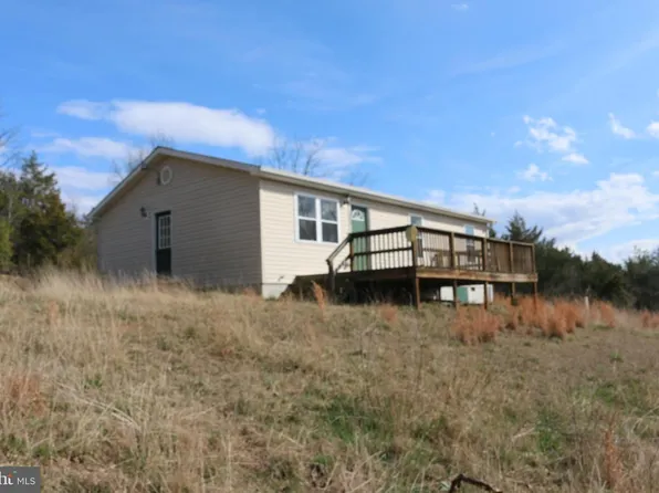 156 Squirrel Den Rd, Maysville, WV 26833