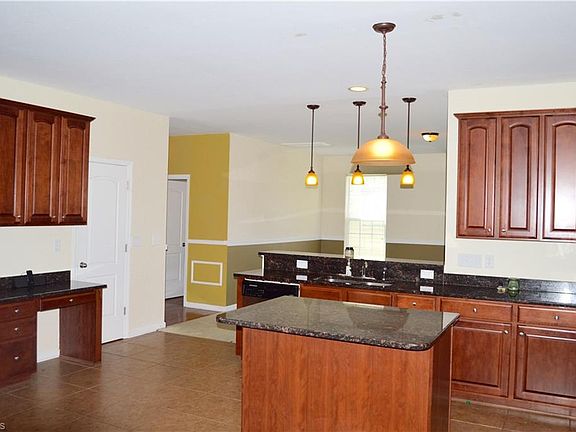 4th image of 305 Groves Stone Dr