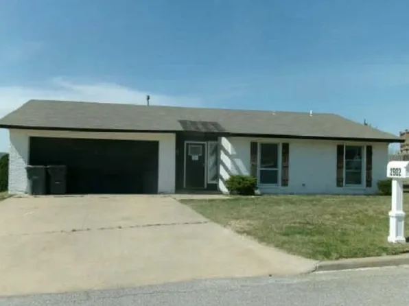 2902 NE Bellevue Cir, Lawton, OK 73507