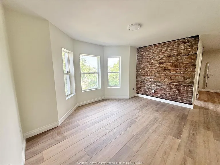 706 Marentette Ave #2 — Photo 8
