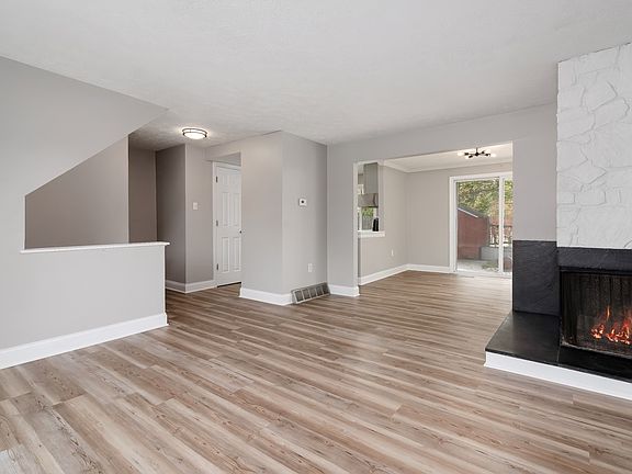 5th image of 411 Parkwood Dr