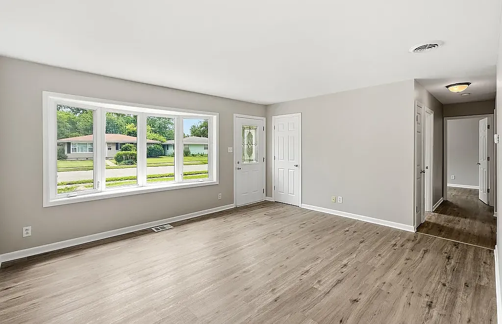 3 bed, 962 sqft, $2,280 — Photo 3