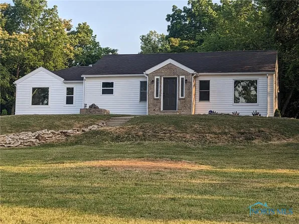 714 S River Rd, Waterville, OH 43566