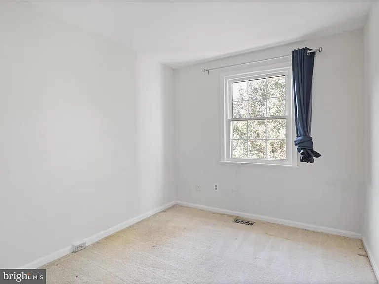 6502 Coachleigh Way — Photo 4