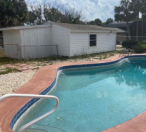 2nd image of 914 S Daytona Ave
