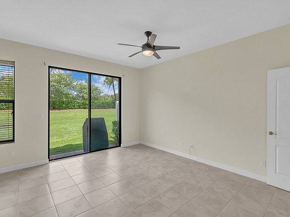 4th image of 9901 E Villa Cir #9901