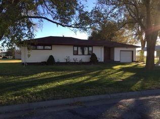 711 W Indiana St, Plains, KS 67869