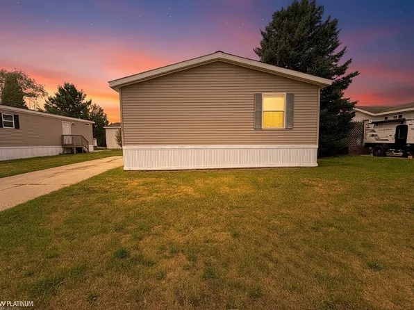 6039 Bentwood Cir E, White Lake, MI 48383