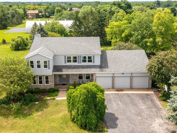 913 Cherokee Ct, Lake Villa, IL 60046