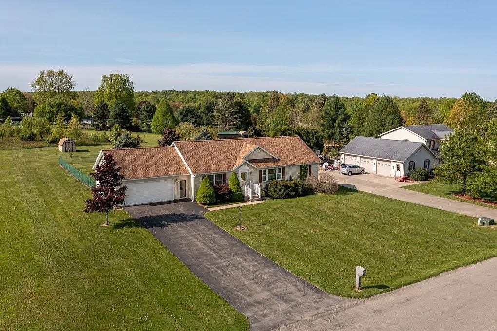 7 Windsor Dr photo 1