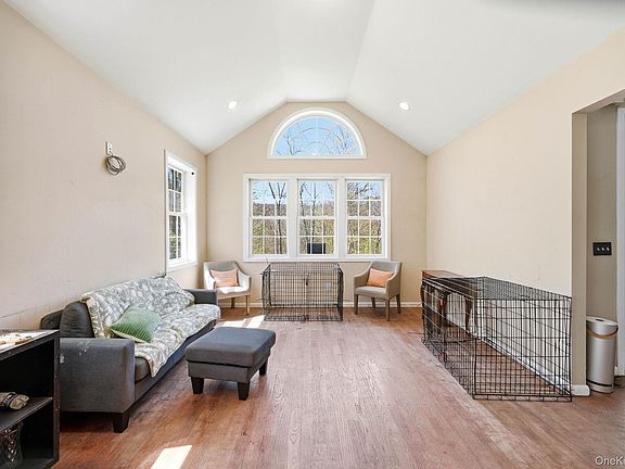 5th image of 155 Alexander Road