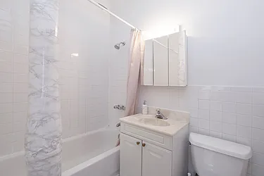 Rented by R New York