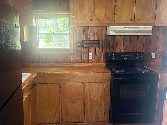 3rd image of 364 SE Margaret Dr