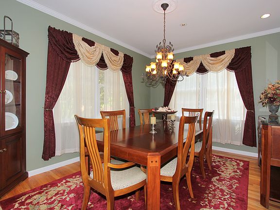 3rd image of 12 Hill Ln