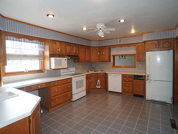 2nd image of 418 Western Ave