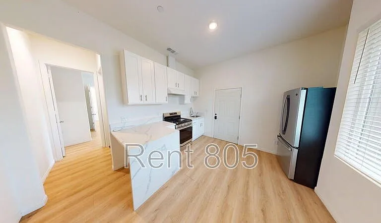 525 Eureka Dr — Photo 7