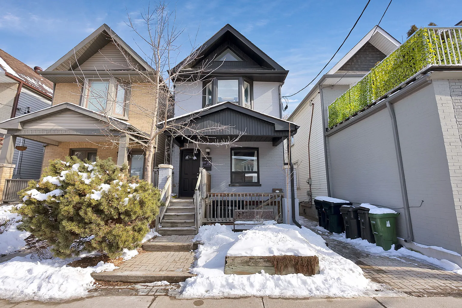 611 Pape Ave photo 1