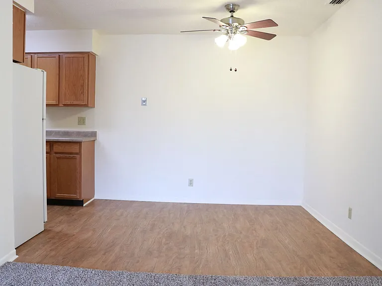 Kimberly Club Apartments — Photo 163