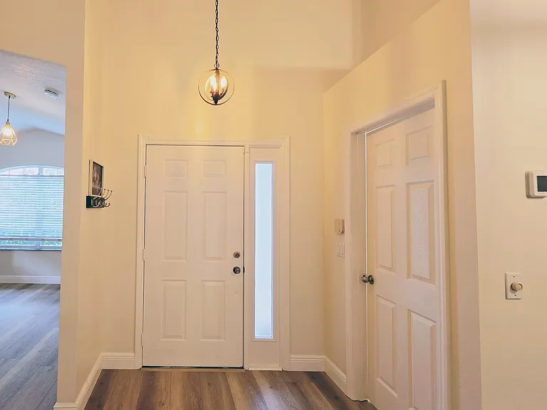 2564 Ventura Cir — Photo 2