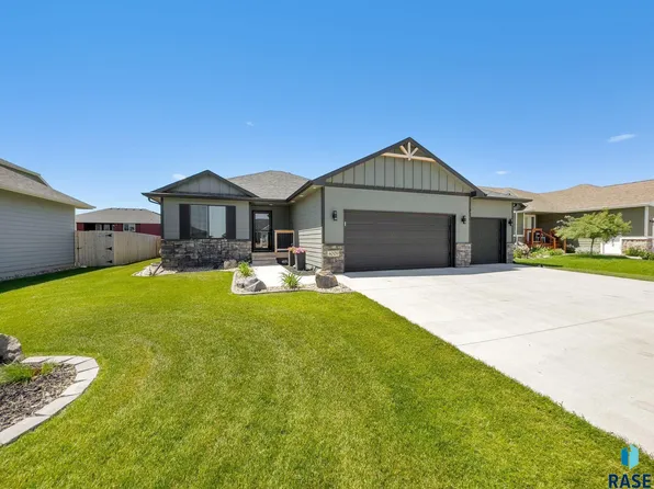 4009 S Home Plate Ave, Sioux Falls, SD 57110