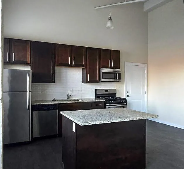 5822 N Western Ave — Photo 4
