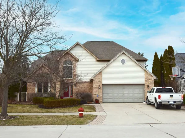 15839 Greenview Dr, Fraser, MI 48026