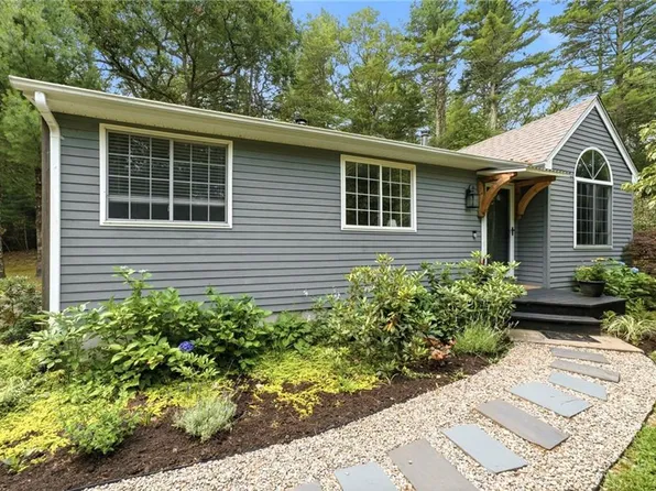 102 Timber Ridge Rd, Charlestown, RI 02813