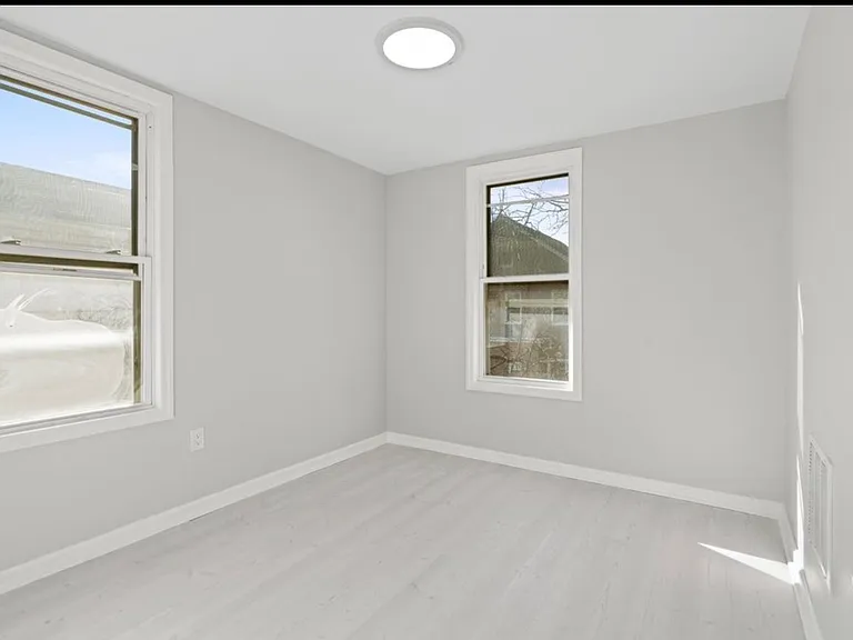 173-175 Lembeck Ave #2A — Photo 2
