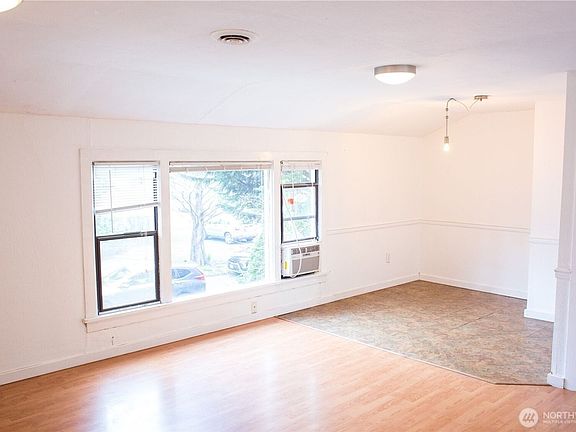 3rd image of 1715 Quince St NE Unit B