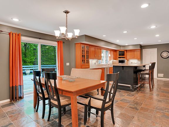 Eat-in Kitchen & Deck Access