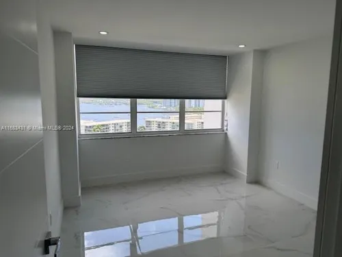 18011 Biscayne Blvd Photo 1