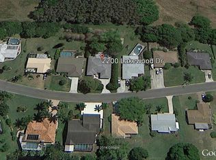 2200 Lakewood Dr, Nokomis, FL 34275