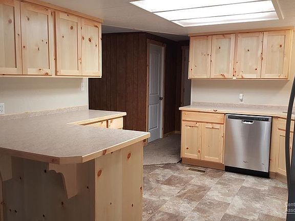 4th image of 15965 Woodland Dr