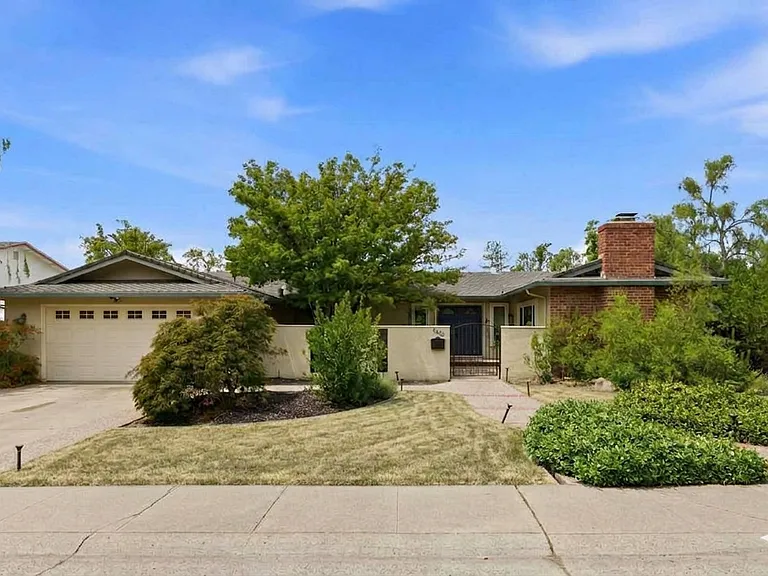 9425 Alcosta Blvd — Photo 21