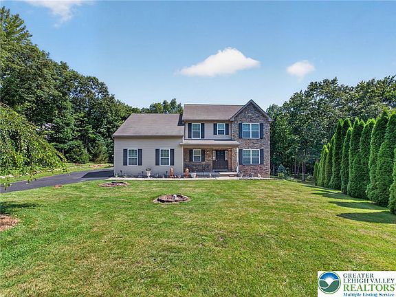3rd image of 2199 Acorn Ct