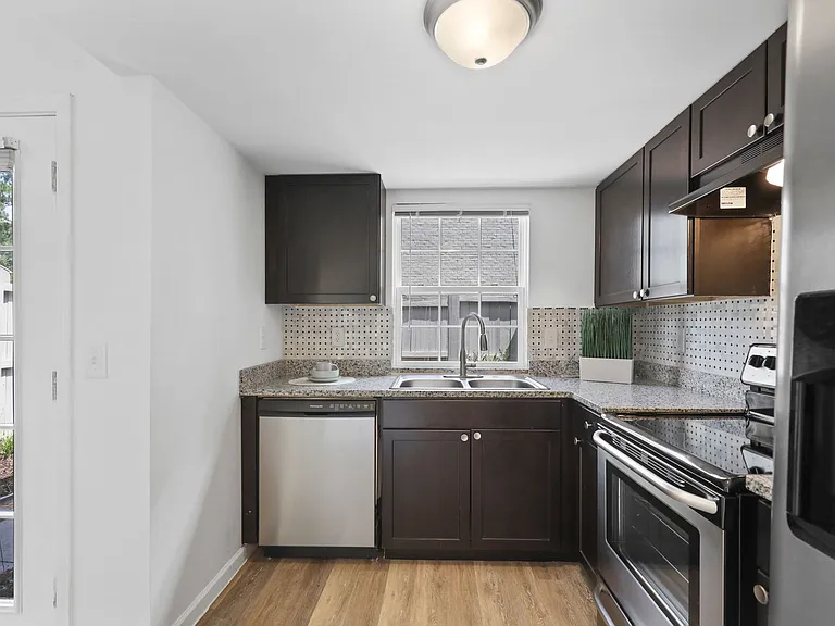 Golden Gate Townhomes — Photo 96