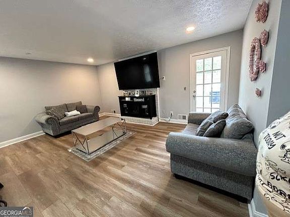 4th image of 1963 Carriage Way