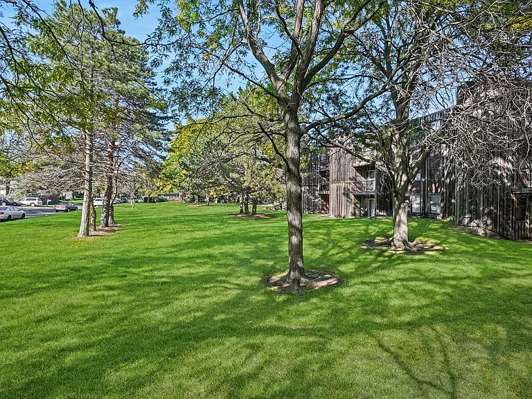 Lynwood Pointe — Photo 10