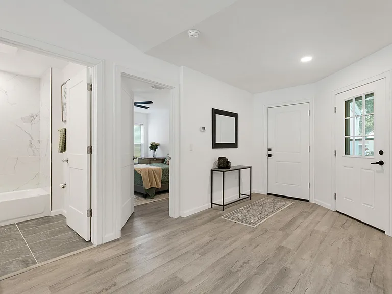 606 Marcus St #26 — Photo 3