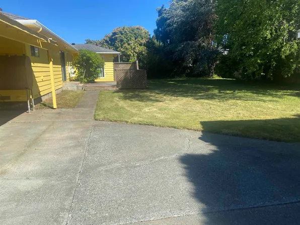 160 Esta Ave, Crescent City, CA 95531
