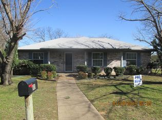 905 S Ridgeway Dr, Cleburne, TX 76033