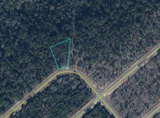 27 Baypoint Dr, Chipley, FL 32428