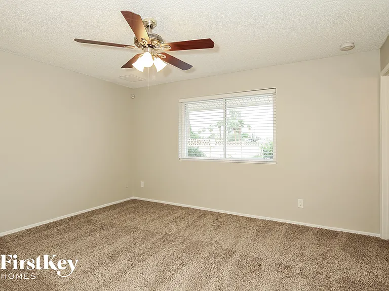 11202 N 38th Ave — Photo 9