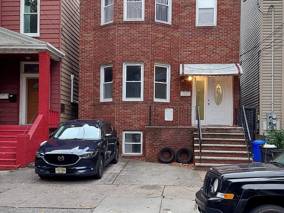 256 Bowers St