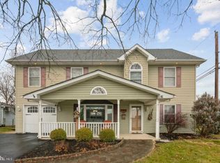 29 Vitaloak Ln, Levittown, PA 19054