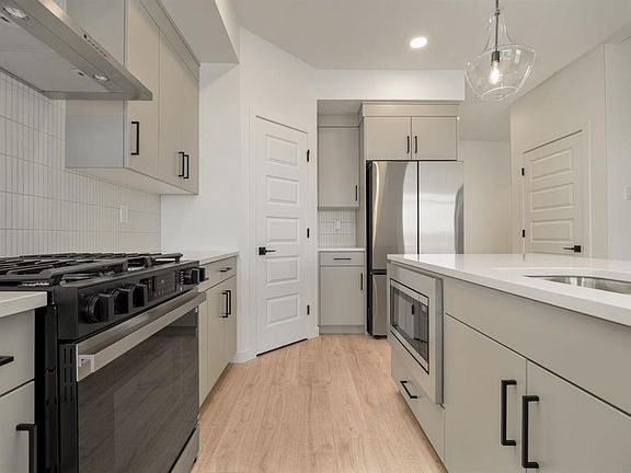 5th image of 67 SW Miners Rd W