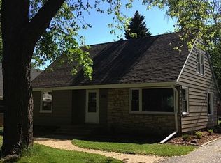 506 N 104th St, Wauwatosa, WI 53226